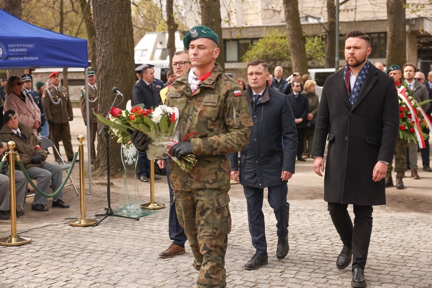 Uroczystości pod Pomnikiem Ofiar Zbrodni Katyńskiej we Wrocławiu