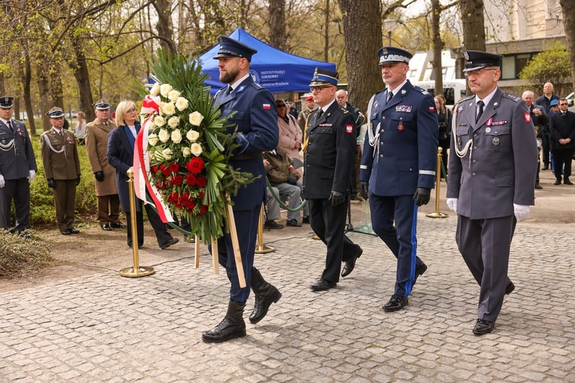 Uroczystości pod Pomnikiem Ofiar Zbrodni Katyńskiej we Wrocławiu