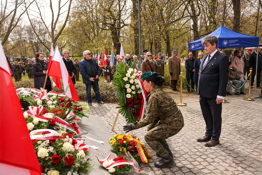Uroczystości pod Pomnikiem Ofiar Zbrodni Katyńskiej we Wrocławiu