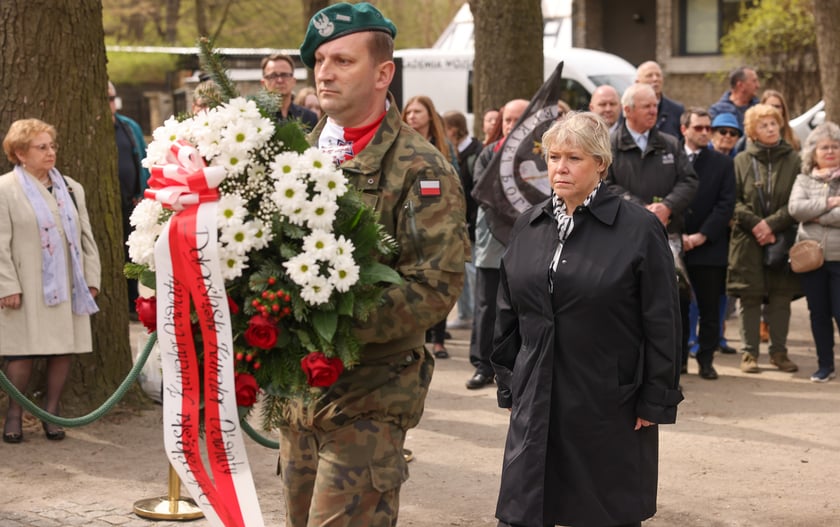 Uroczystości pod Pomnikiem Ofiar Zbrodni Katyńskiej we Wrocławiu