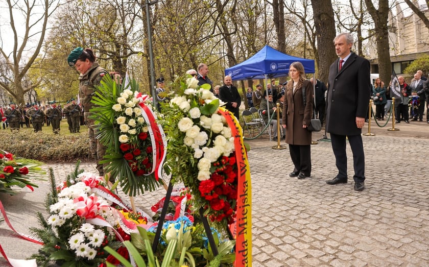 Uroczystości pod Pomnikiem Ofiar Zbrodni Katyńskiej we Wrocławiu