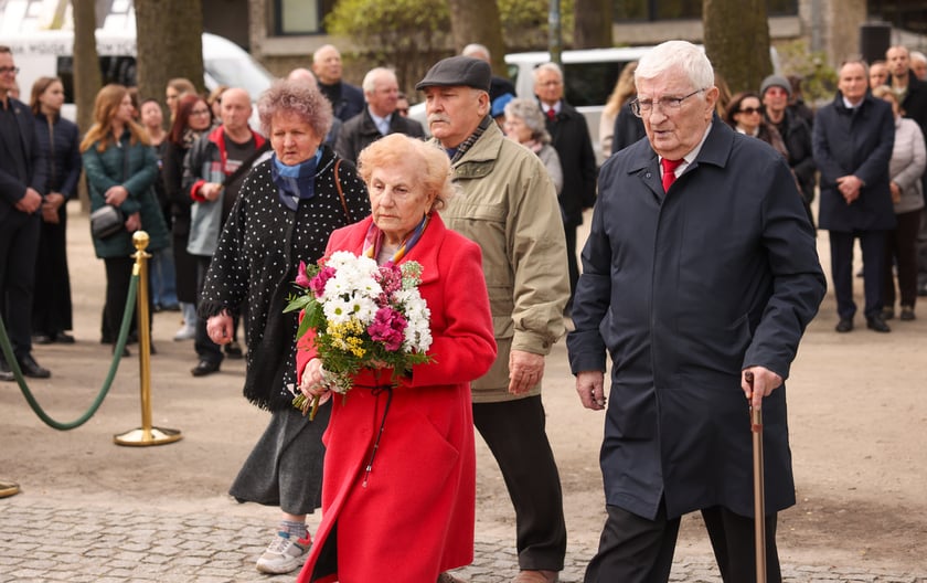 Uroczystości pod Pomnikiem Ofiar Zbrodni Katyńskiej we Wrocławiu