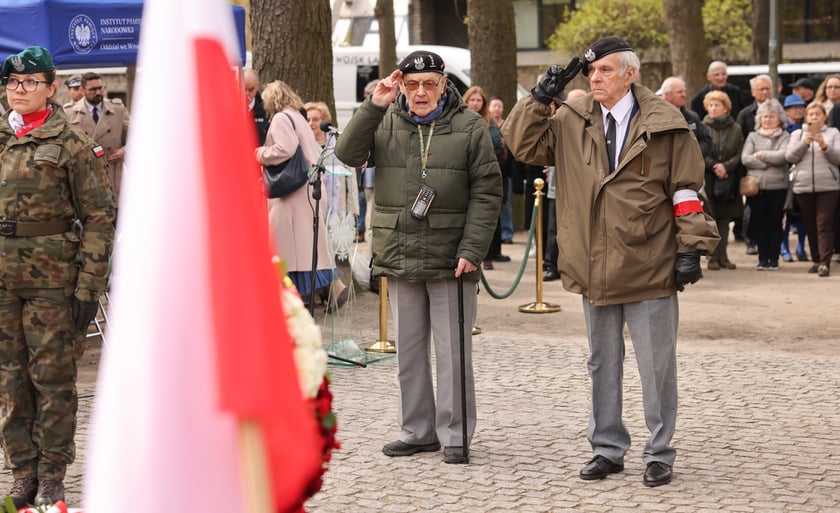 Uroczystości pod Pomnikiem Ofiar Zbrodni Katyńskiej we Wrocławiu
