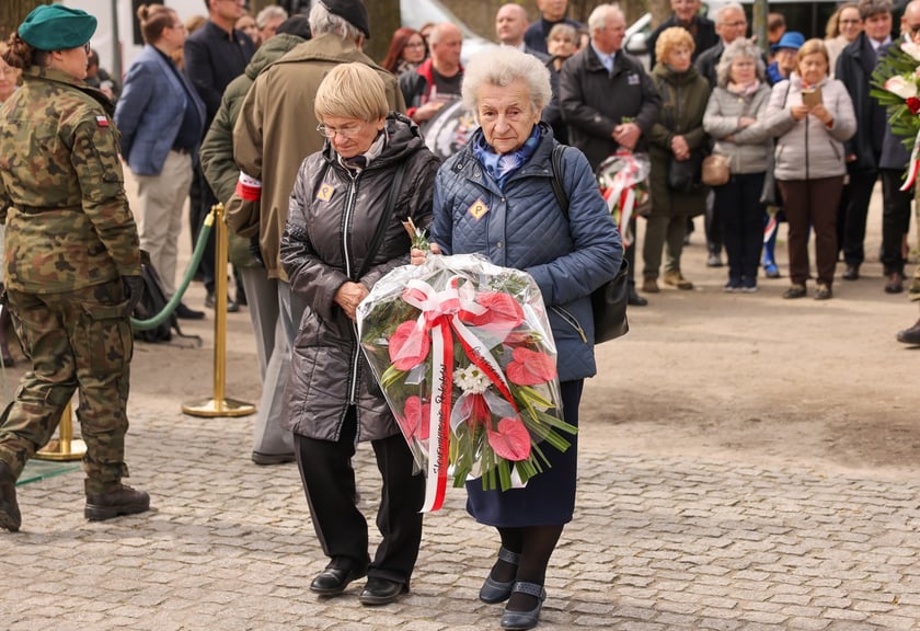 Uroczystości pod Pomnikiem Ofiar Zbrodni Katyńskiej we Wrocławiu