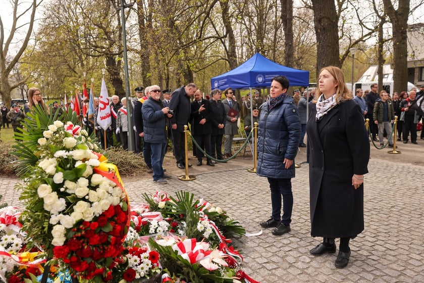Uroczystości pod Pomnikiem Ofiar Zbrodni Katyńskiej we Wrocławiu