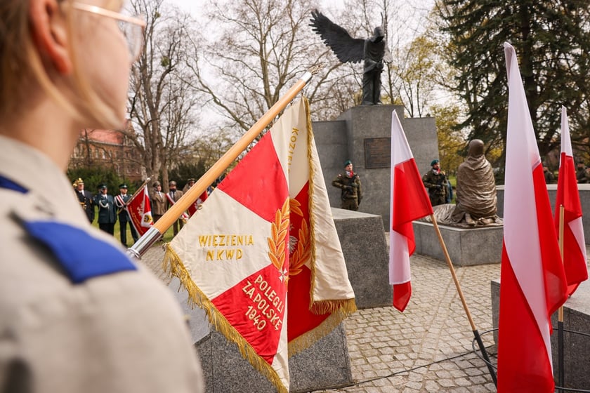 Uroczystości pod Pomnikiem Ofiar Zbrodni Katyńskiej we Wrocławiu