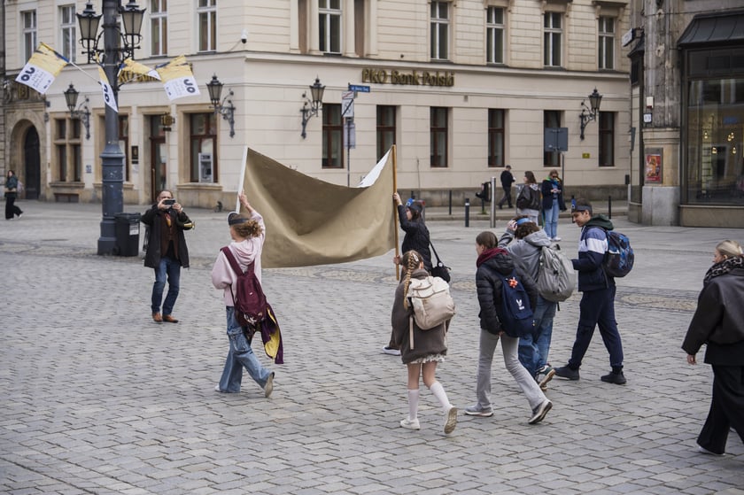 Akcja „Uczniowie listy piszą i wysyłają” na wrocławskim Rynku