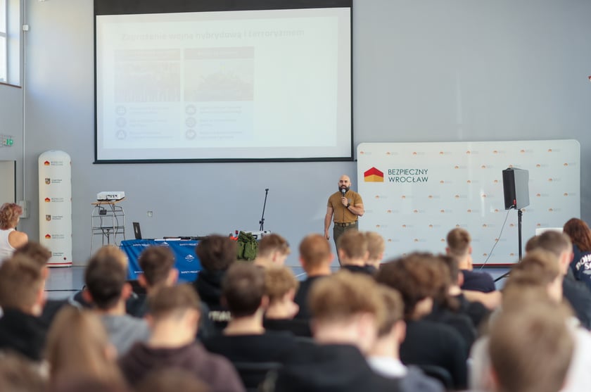 Szkolenie dla uczniów w Zespole Szkół nr 2 przy ul. Borowskiej w ramach programu Bezpieczny Wrocław