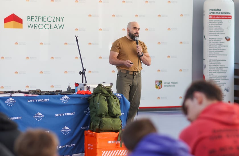 Szkolenie dla uczniów w Zespole Szkół nr 2 przy ul. Borowskiej w ramach programu Bezpieczny Wrocław