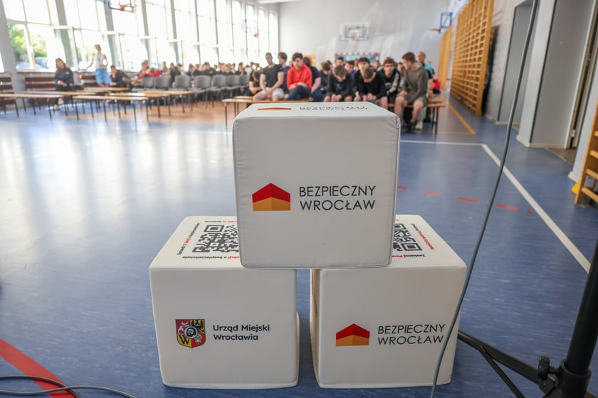 Szkolenie dla uczniów w Zespole Szkół nr 2 przy ul. Borowskiej w ramach programu Bezpieczny Wrocław