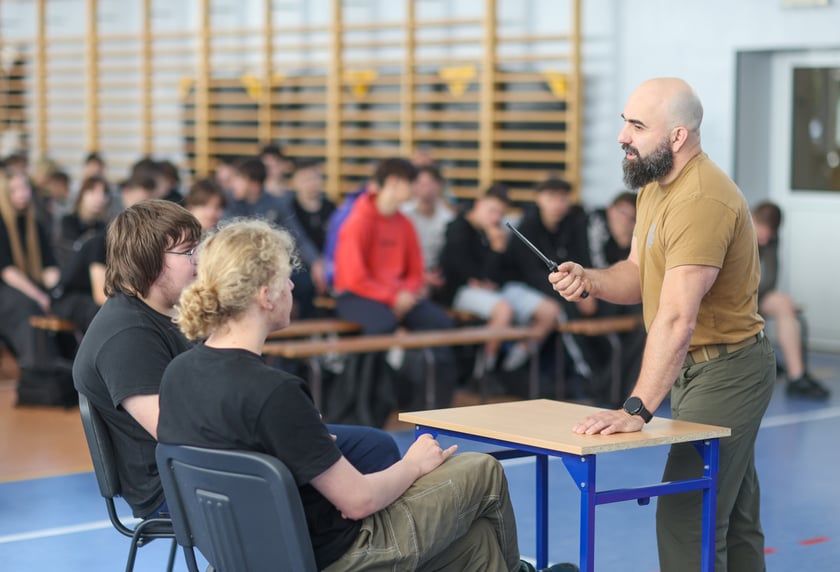 Szkolenie dla uczniów w Zespole Szkół nr 2 przy ul. Borowskiej w ramach programu Bezpieczny Wrocław