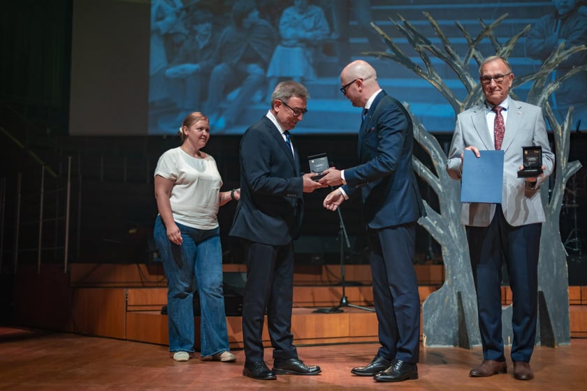 Muzyka, wolność i wyróżnienia dla działaczy Solidarności. Zasłużeni dla Polski odebrali medale „Ad Gloriam Urbis” - 1 czerwca 2026 r.