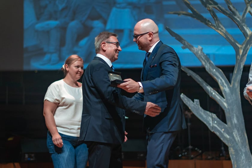 Muzyka, wolność i wyróżnienia dla działaczy Solidarności. Zasłużeni dla Polski odebrali medale „Ad Gloriam Urbis” - 1 czerwca 2026 r.