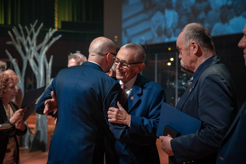 Muzyka, wolność i wyróżnienia dla działaczy Solidarności. Zasłużeni dla Polski odebrali medale „Ad Gloriam Urbis” - 1 czerwca 2026 r.