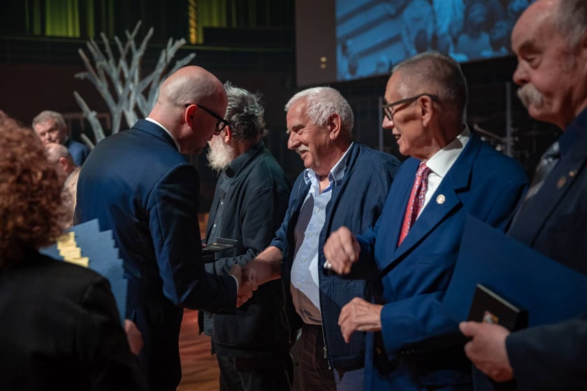 Muzyka, wolność i wyróżnienia dla działaczy Solidarności. Zasłużeni dla Polski odebrali medale „Ad Gloriam Urbis” - 1 czerwca 2026 r.