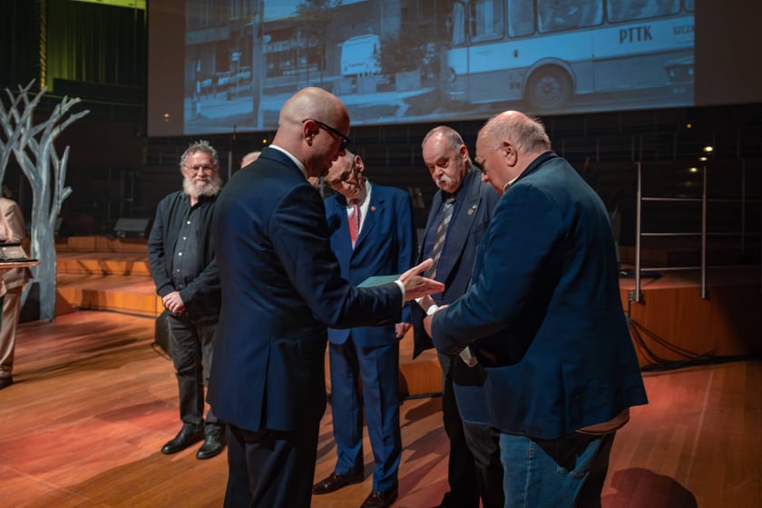 Muzyka, wolność i wyróżnienia dla działaczy Solidarności. Zasłużeni dla Polski odebrali medale „Ad Gloriam Urbis” - 1 czerwca 2026 r.