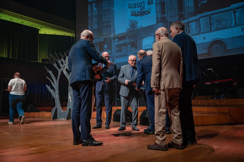 Muzyka, wolność i wyróżnienia dla działaczy Solidarności. Zasłużeni dla Polski odebrali medale „Ad Gloriam Urbis” - 1 czerwca 2026 r.