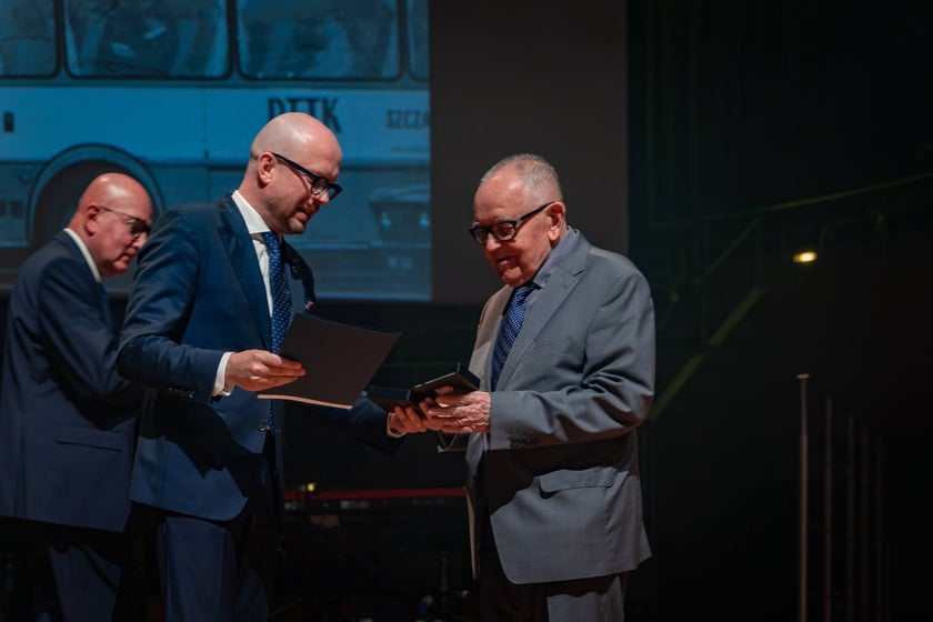 Muzyka, wolność i wyróżnienia dla działaczy Solidarności. Zasłużeni dla Polski odebrali medale „Ad Gloriam Urbis” - 1 czerwca 2026 r.