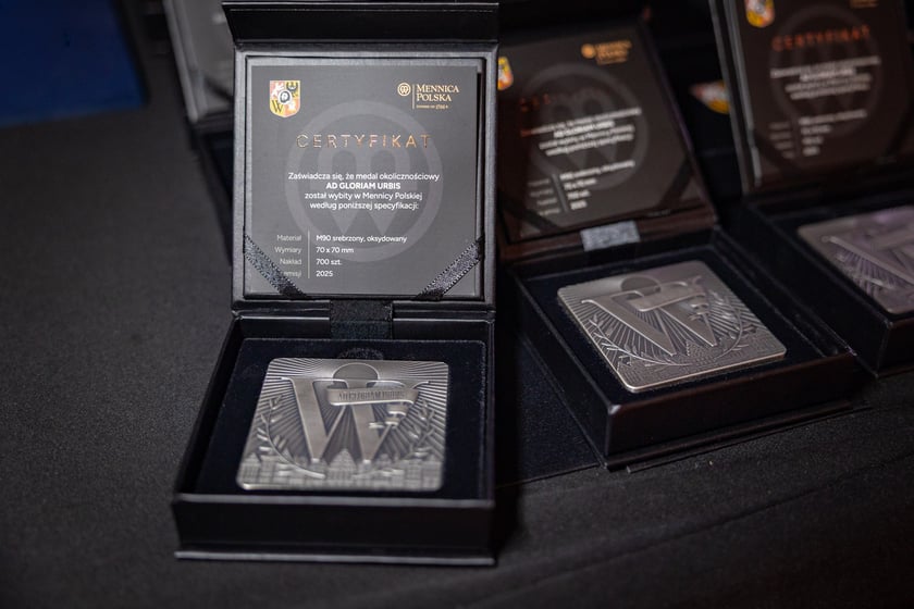 Muzyka, wolność i wyróżnienia dla działaczy Solidarności. Zasłużeni dla Polski odebrali medale „Ad Gloriam Urbis” - 1 czerwca 2026 r.