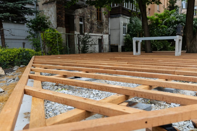 Obecnie realizowany jest II etap remontu Podwórka im. Wszystkich Mieszkańców na Przedmieściu Oławskim.