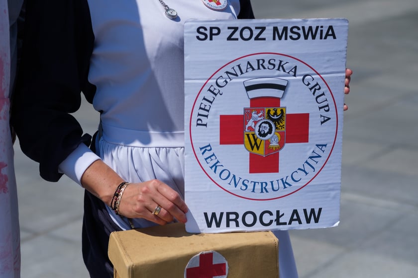 Festyn programu "Bezpieczny Wrocław" na placu Wolności we Wrocławiu