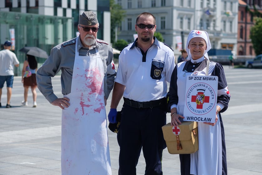 Festyn programu "Bezpieczny Wrocław" na placu Wolności we Wrocławiu