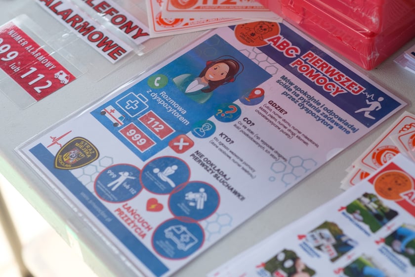 Festyn programu "Bezpieczny Wrocław" na placu Wolności we Wrocławiu