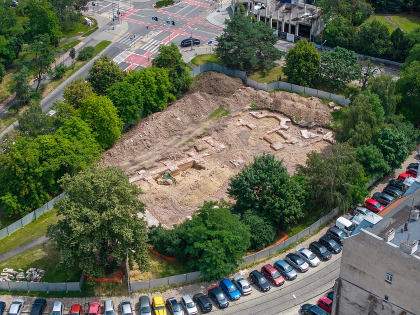 Na skwerze przy ul. Rybackiej prowadzone są prace archeologiczne