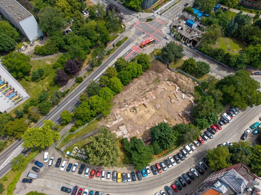 Na skwerze przy ul. Rybackiej prowadzone są prace archeologiczne