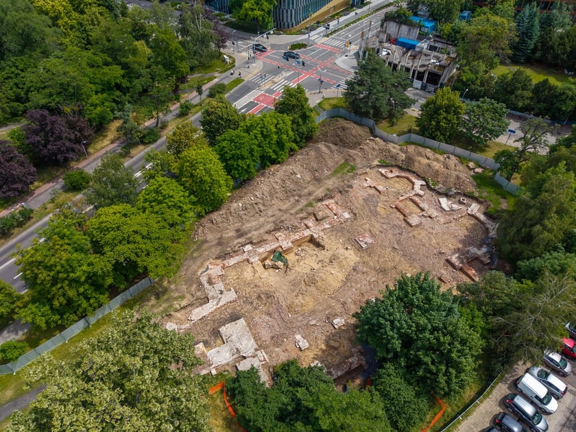 Na skwerze przy ul. Rybackiej prowadzone są prace archeologiczne