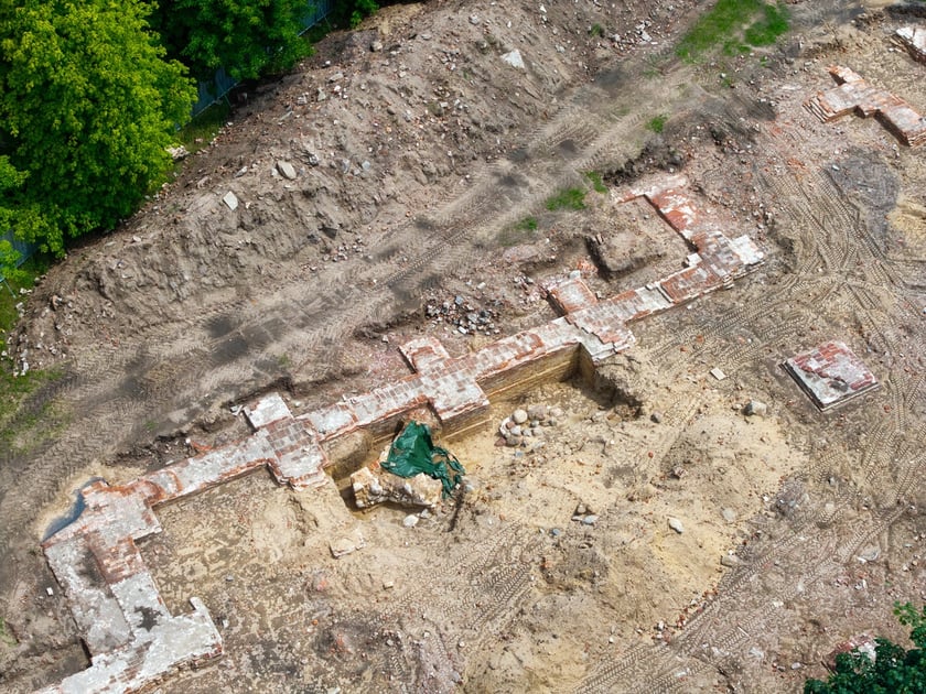 Na skwerze przy ul. Rybackiej prowadzone są prace archeologiczne