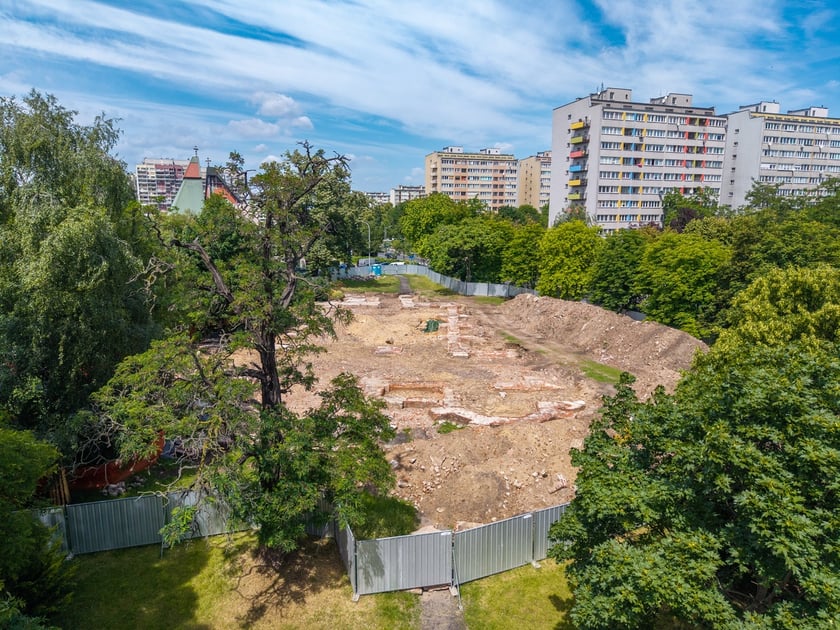 Na skwerze przy ul. Rybackiej prowadzone są prace archeologiczne