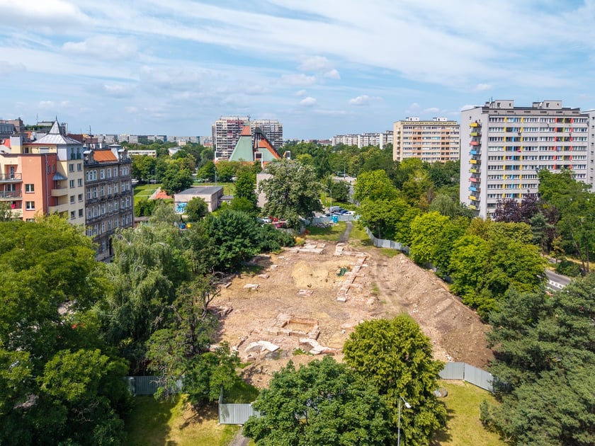 Na skwerze przy ul. Rybackiej prowadzone są prace archeologiczne