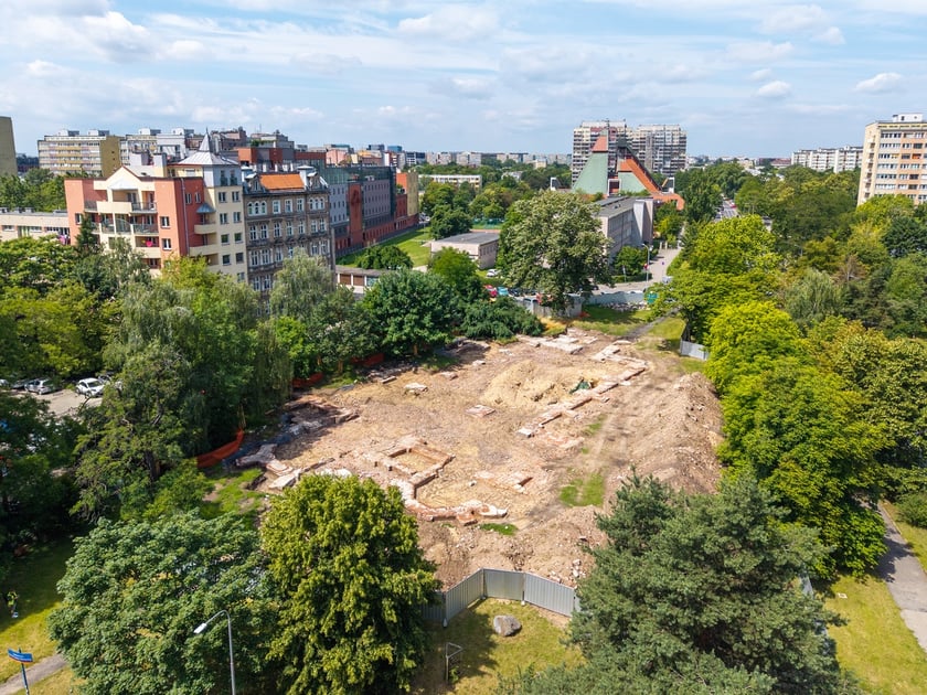 Na skwerze przy ul. Rybackiej prowadzone są prace archeologiczne