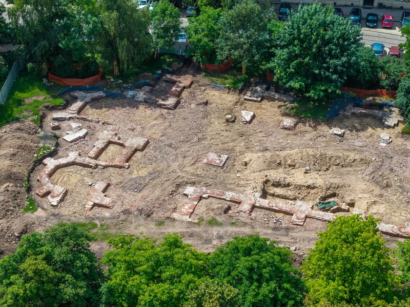 Na skwerze przy ul. Rybackiej prowadzone są prace archeologiczne