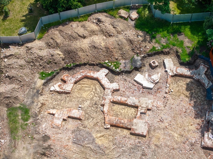 Na skwerze przy ul. Rybackiej prowadzone są prace archeologiczne