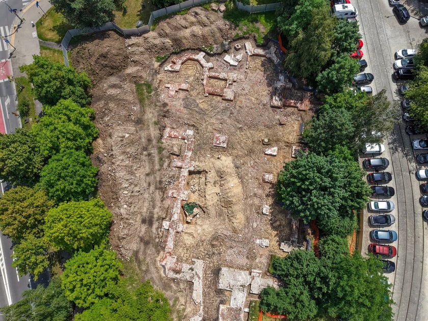 Na skwerze przy ul. Rybackiej prowadzone są prace archeologiczne