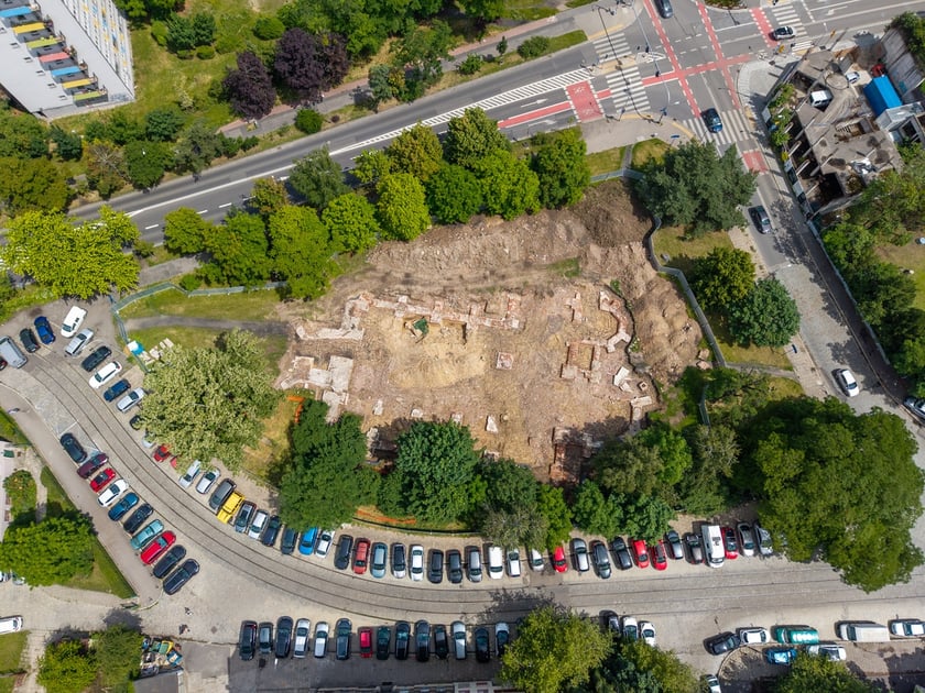 Na skwerze przy ul. Rybackiej prowadzone są prace archeologiczne