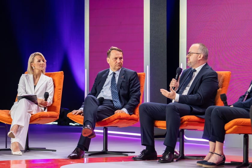 Uczestnicy debaty "Wojna i pokój" rozpoczynającej Kongres i Festiwal Psychologiczny Re_Mind.