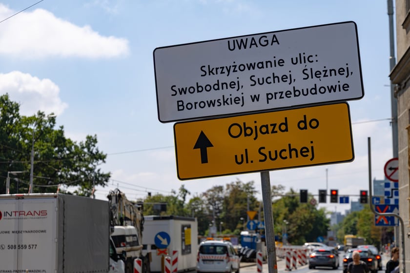 MPK prowadzi remont torowiska na ulicach Peronowej i Stawowej oraz przejazdu przez tory na skrzyżowaniu ulic Suchej, Borowskiej, Ślężnej i Swobodnej