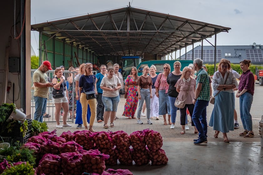 Farma Miejska Wrocław. Pierwsze tegoroczne zbiory trafiły do przedszkoli i żłobków
