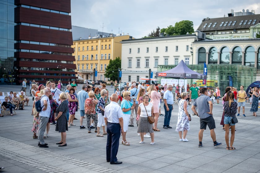 Pl. Wolności stał się wielkim tanecznym parkietem we Wrocławiu, 25.06.2022 r.