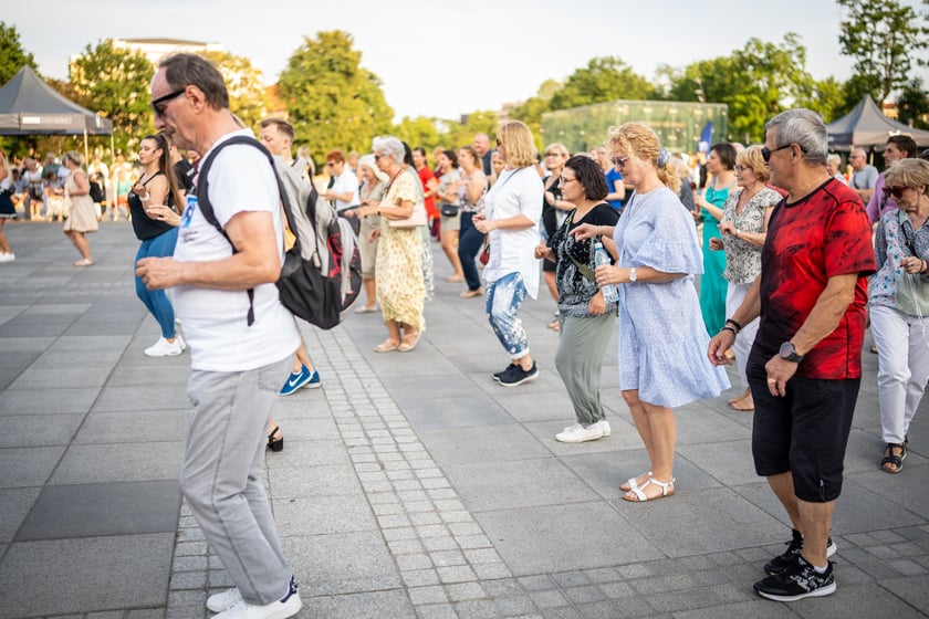 Pl. Wolności stał się wielkim tanecznym parkietem we Wrocławiu, 25.06.2022 r.