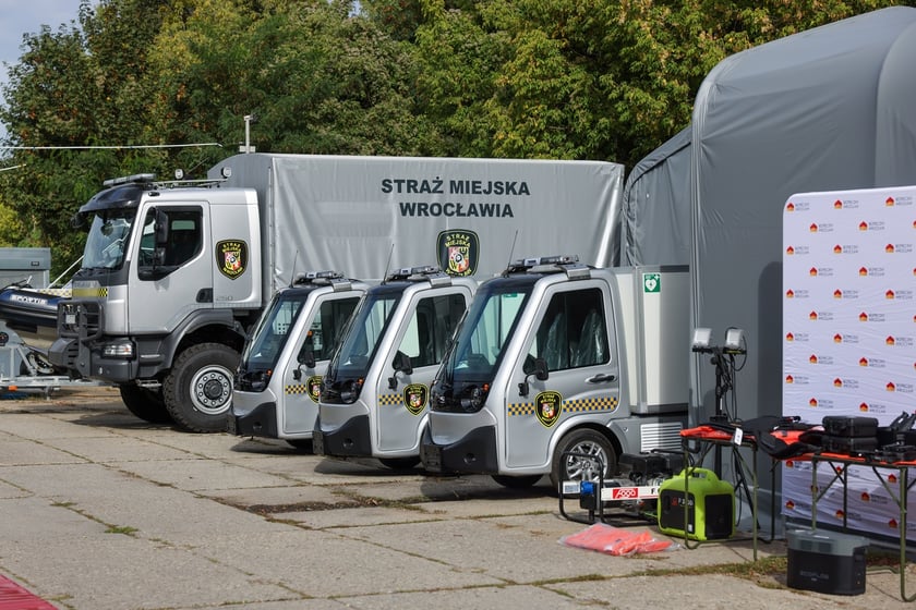 Prezentacja nowych pojazdów i specjalistycznego sprzętu Straży Miejskiej Wrocławia.