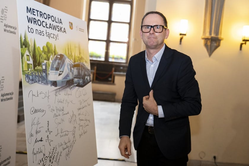 Samorządowcy z aglomeracji wrocławskiej podczas spotkania w sprawie ustawy o powołaniu Metropolii Wrocławskiej