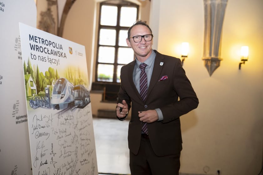 Samorządowcy z aglomeracji wrocławskiej podczas spotkania w sprawie ustawy o powołaniu Metropolii Wrocławskiej