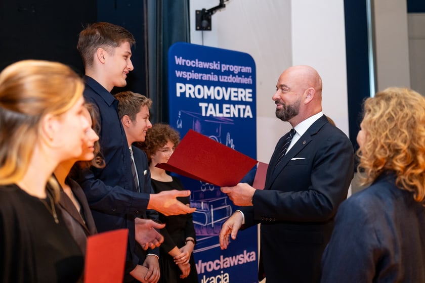 Stypendia dla uczniów w ramach „Wrocławskiego Programu Wspierania Uzdolnionych - PROMOVERE TALENTA”