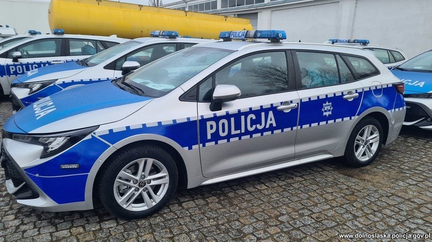 Pojazdy policji w dotychczasowym oznakowaniu