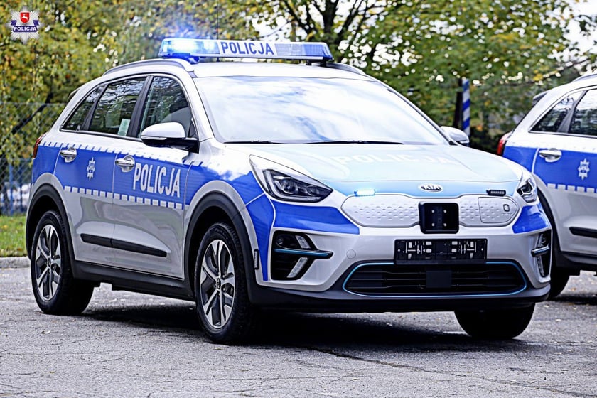 Pojazdy policji w dotychczasowym oznakowaniu