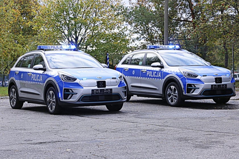 Pojazdy policji w dotychczasowym oznakowaniu